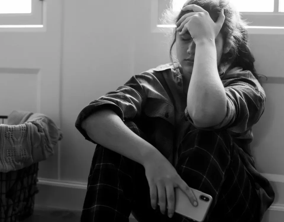 Tipos de dependências e causas da violência doméstica mulher sofrendo violência emocional