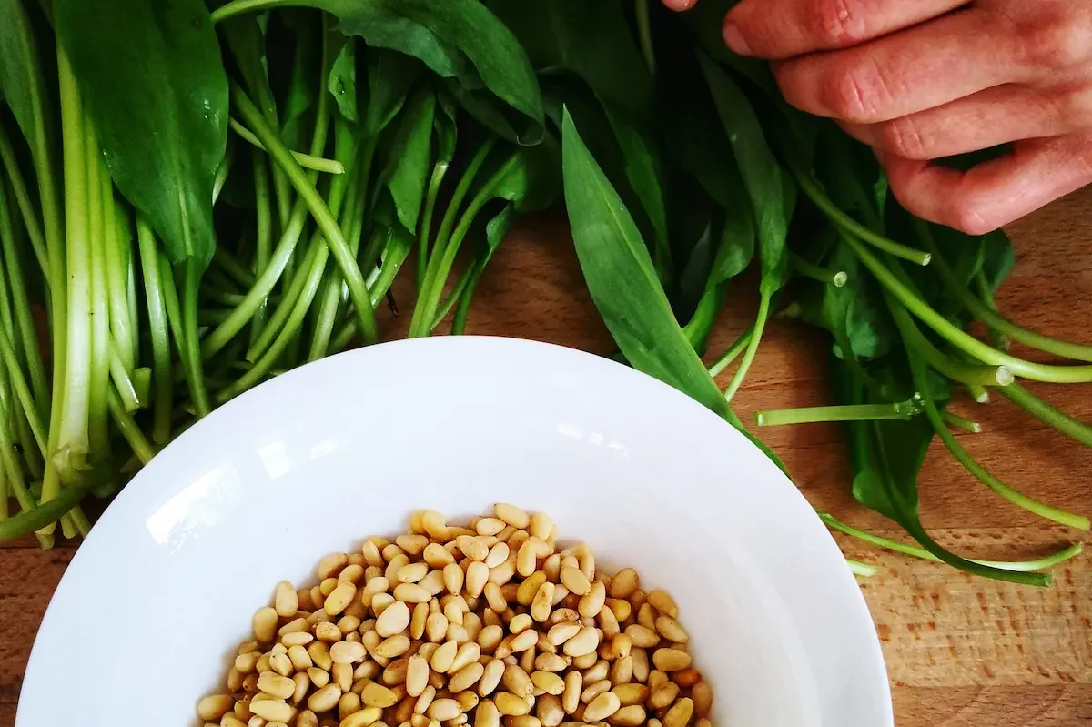 prato para dieta vegetariana de grão-de-bico e espinafre