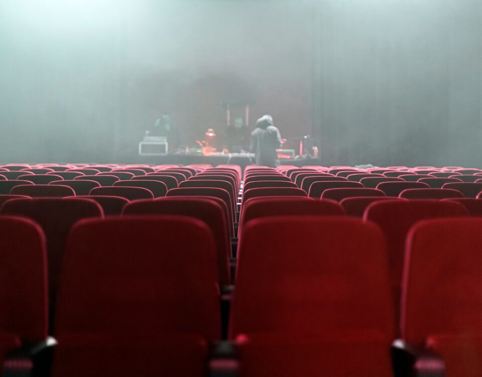 Benefícios do Entretenimento ao Vivo para o Bem-Estar Mental entretenimento ao vivo