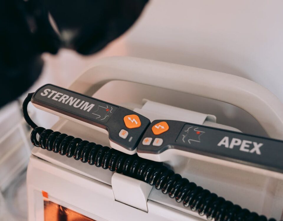 Desfibrilador: instruções para uso em emergência Desfibrilador: instruções para uso em emergência