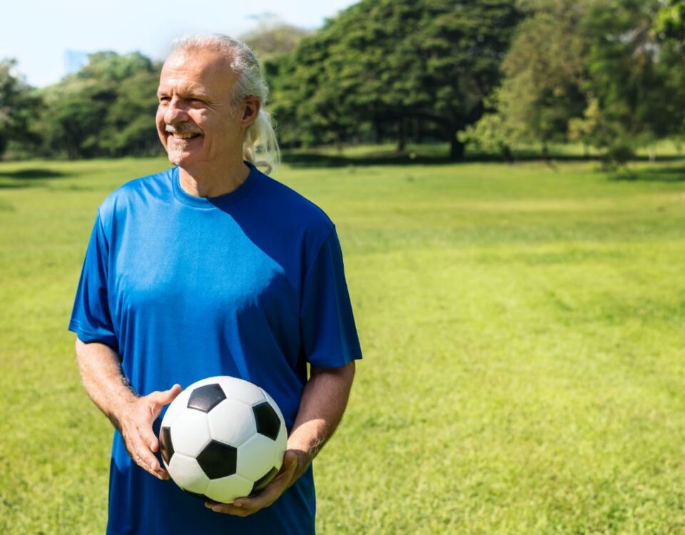 Os 09 benefícios do futebol para os idosos benefícios do futebol para os idosos