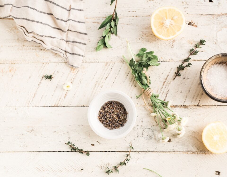 Ingredientes Naturais e sua importância para o corpo ingredientes naturais sendo preparados