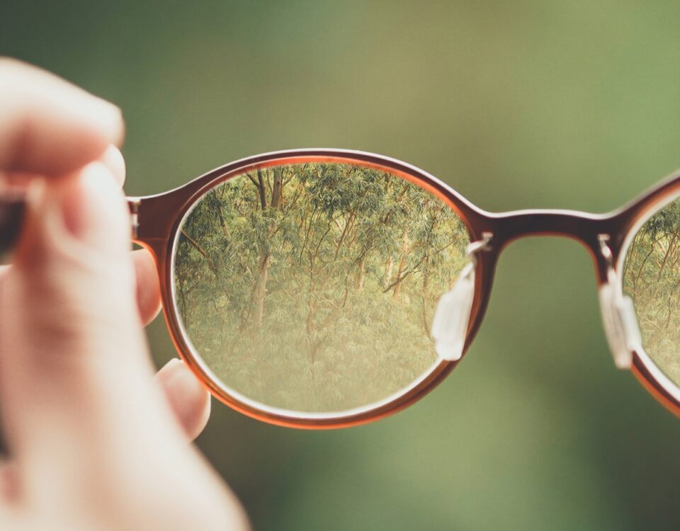 Como Comprar Lentes de Grau na Internet com Receita mostrando óculos com lentes de grau