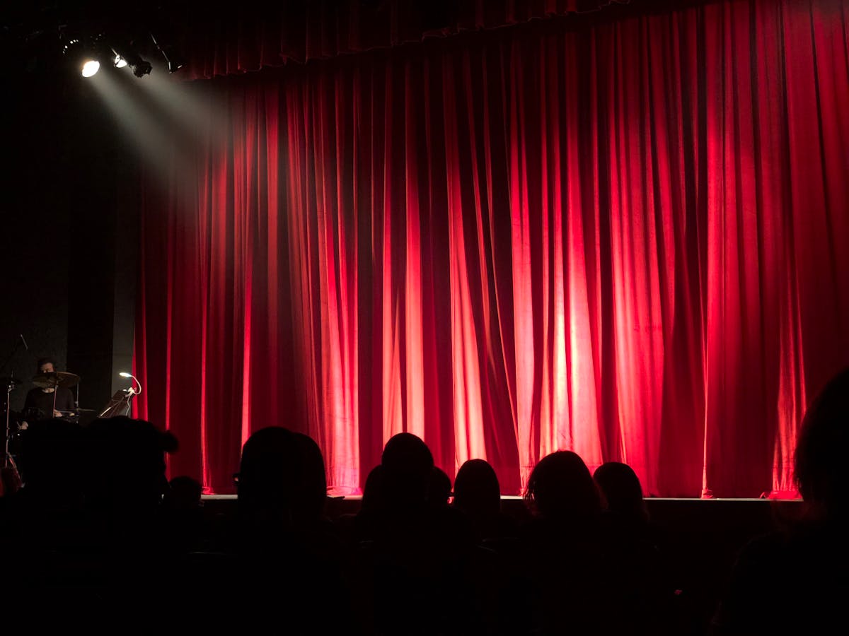 Teatro como terapia: impacto no estilo de vida Teatro como terapia: impacto no estilo de vida