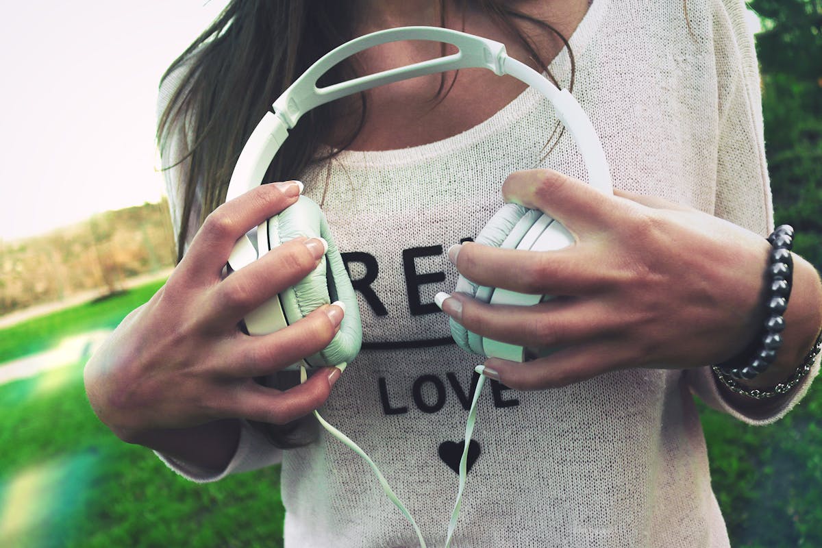 O efeito das playlists no bem-estar emocional O efeito das playlists no bem-estar emocional
