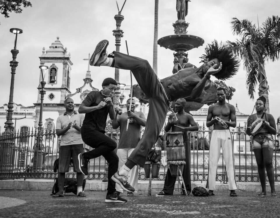 Estilo de vida nordestino: tradição e saúde em harmonia Grayscale Photo of People Dancing on the Street