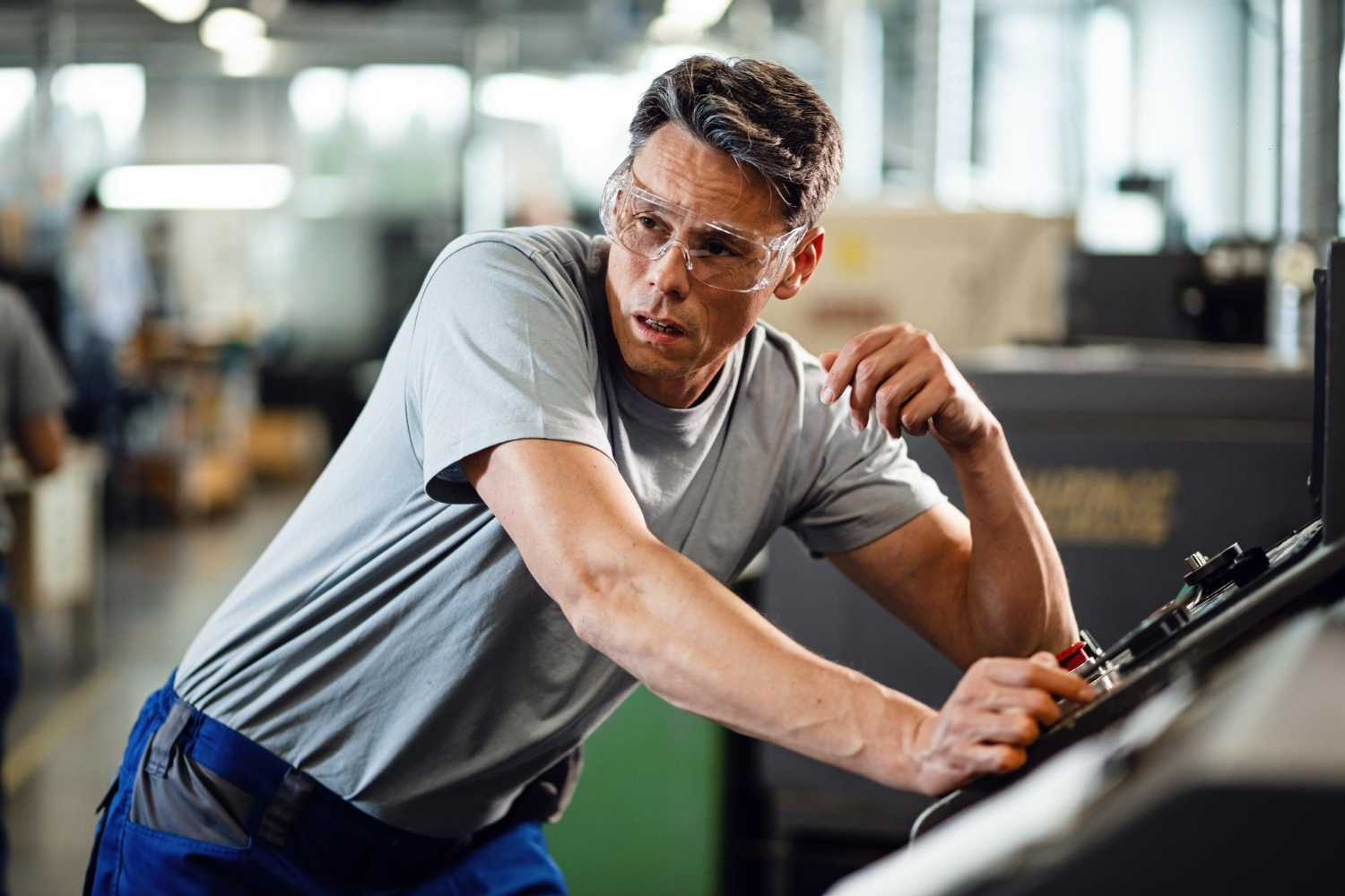 Benefícios físicos de uma carreira como técnico em mecânica Benefícios físicos de uma carreira como técnico em mecânica