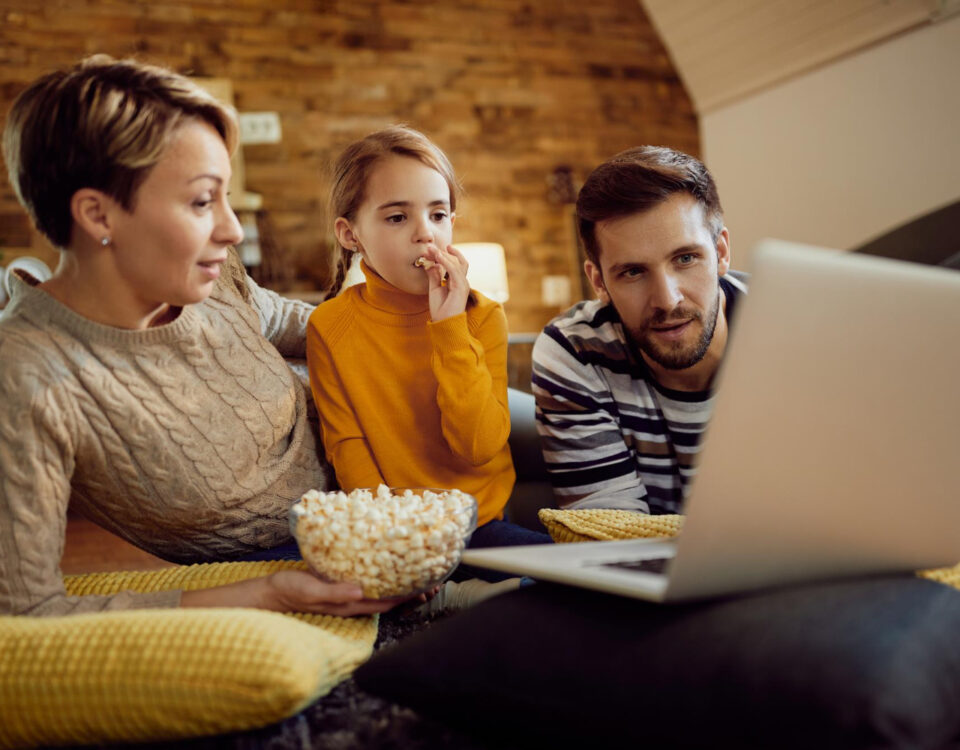 O impacto das maratonas de séries na rotina familiar O impacto das maratonas de séries na rotina familiar