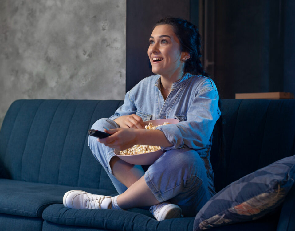 Filmes e séries em casa e seus efeitos no bem-estar Filmes e séries em casa e seus efeitos no bem-estar
