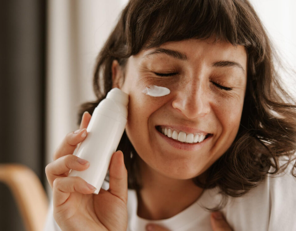 Ativos como colágeno e vitamina C dominam cuidados faciais