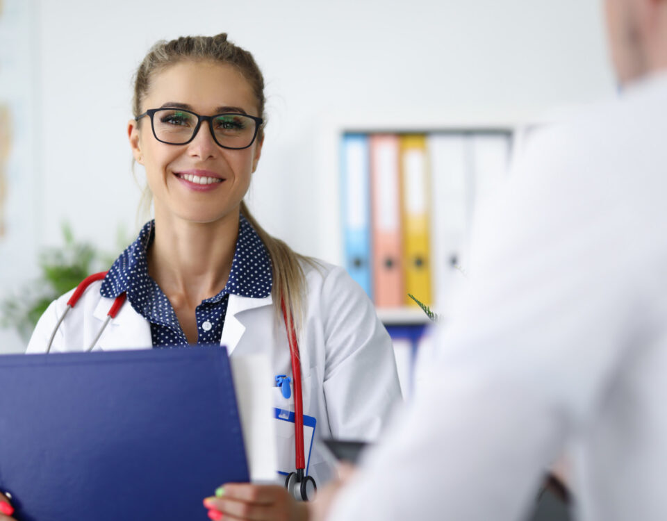 Diploma na saúde: por que conferir antes da consulta?