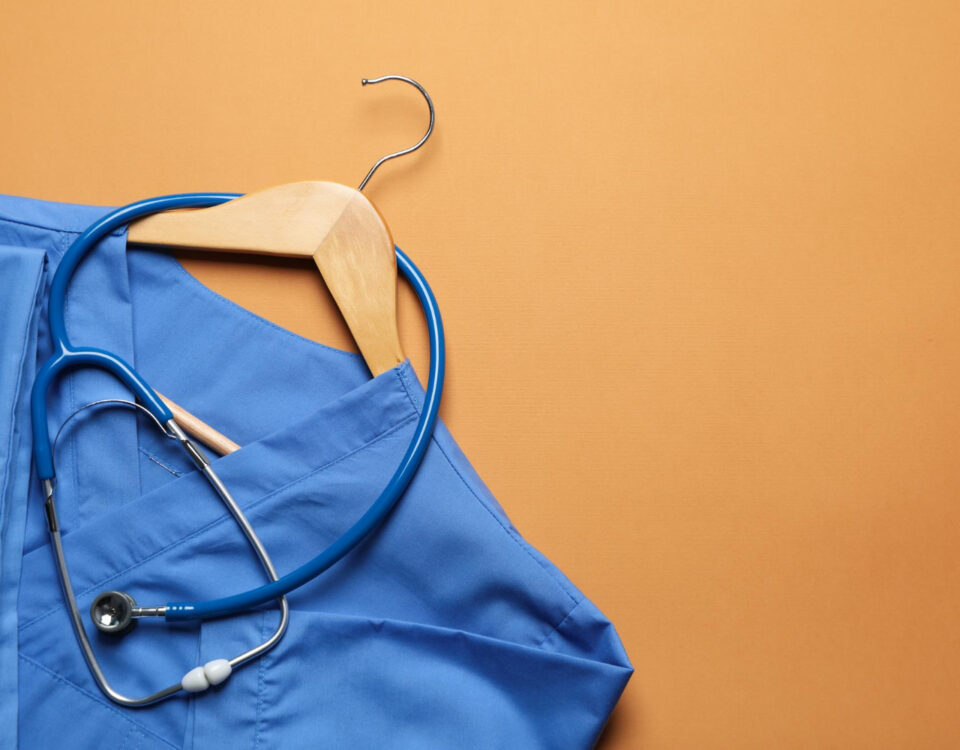 Scrubs confortáveis reduzem o desgaste em plantões longos?