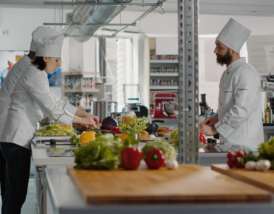 Água e alimentos seguros também protegem quem trabalha na empresa