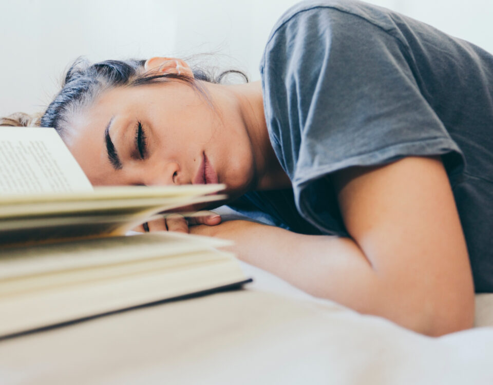 Dormir ou revisar? O que mais pesa na véspera do concurso